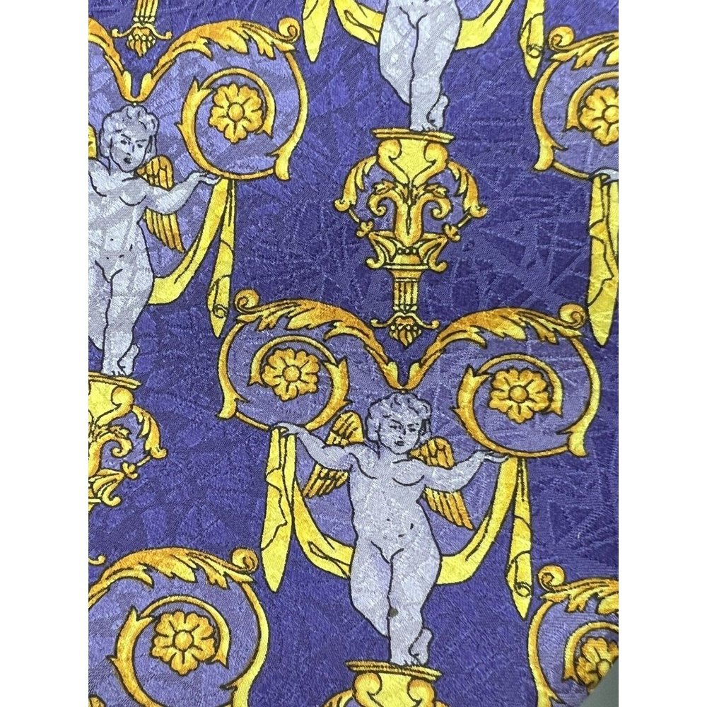 Gianni Versace tie. Cherub print with gold accents. Stunning 90s Tie Extra Long - Picture 4 of 5